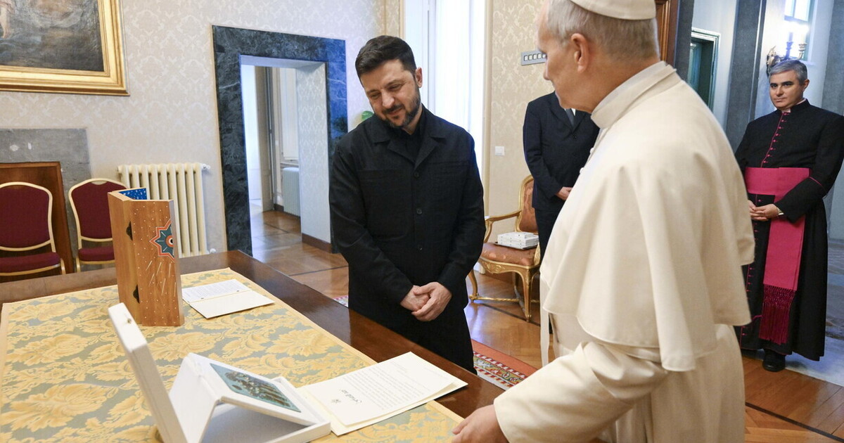 Zelensky da Papa Leone XIV che auspica che "iniziative diplomatiche portino a una pace giusta e duratura"