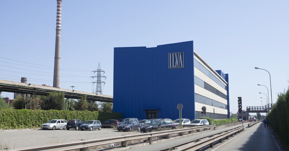 Ilva va a fondo. Ma Urso ripete: “L’abbiamo salvata” Ilva va a fondo. Ma Urso ripete: “L’abbiamo salvata”