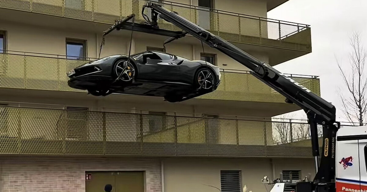 Toccare il cielo con una Ferrari: il sogno italiano sull’attico viennese Toccare il cielo con una Ferrari: il sogno italiano sull’attico viennese