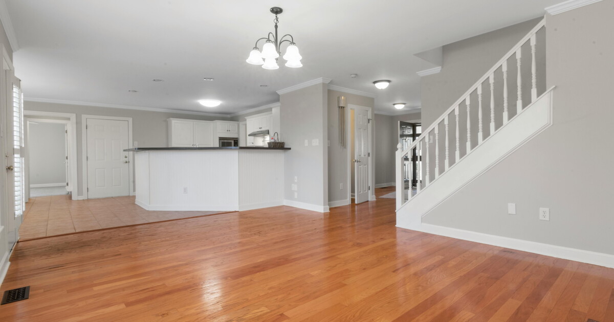 Urlare da sola davanti a un muro o scegliere la via dell’insulto? Urlare da sola davanti a un muro o scegliere la via dell’insulto?