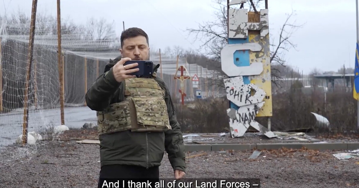zelensky ci mette la faccia per smontare la propaganda russa sul campo