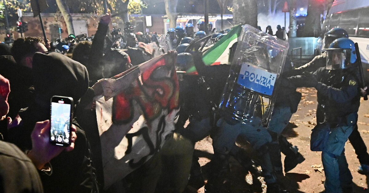 askatasuna sgomberato a torino i militanti hanno provato a rientrare sgomberati dalla polizia da Ilfoglio.it askatasuna sgomberato a torino i militanti hanno provato a rientrare sgomberati dalla polizia