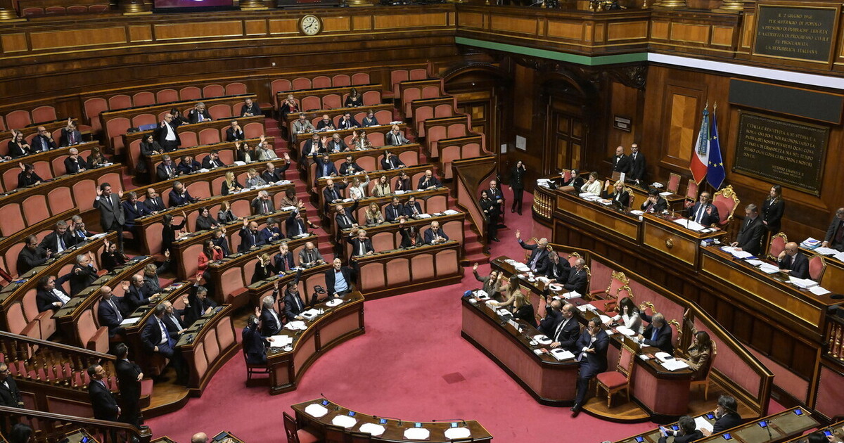 il senato approva la manovra la diretta dall aula da Ilfoglio.it il senato approva la manovra la diretta dall aula