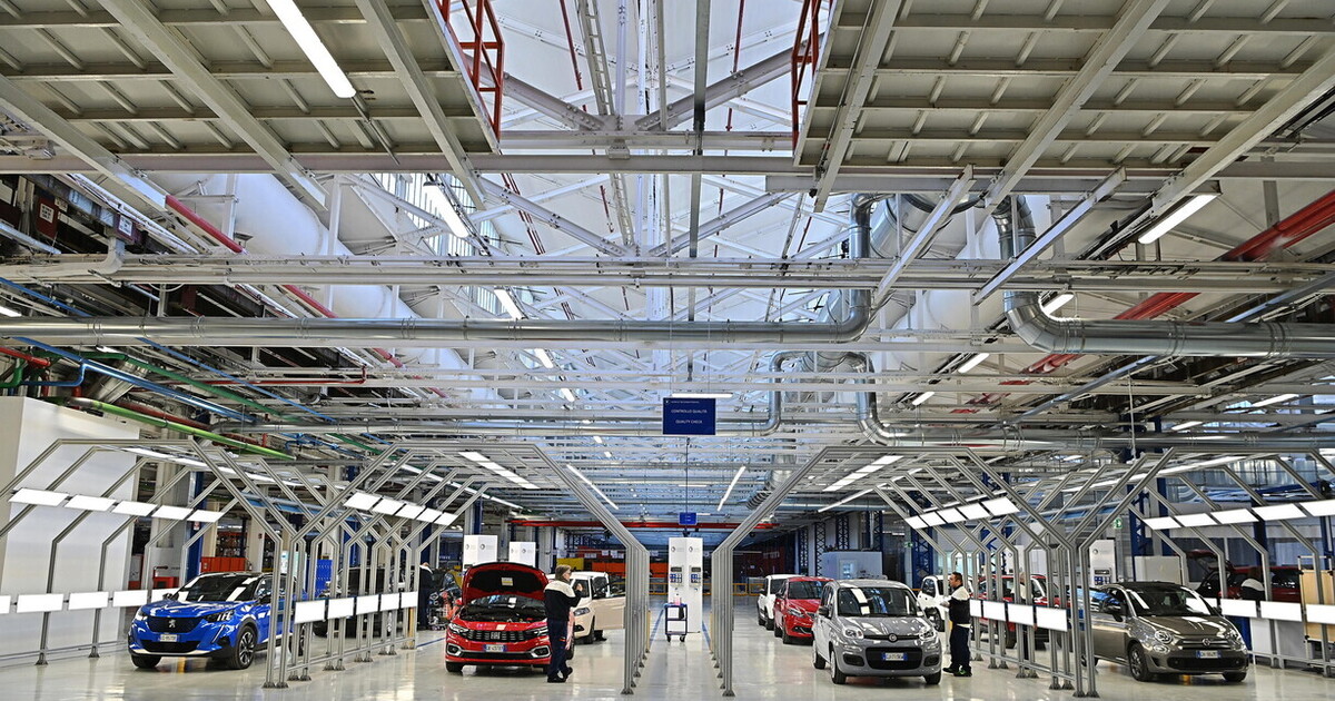 Il lungo futuro dell’auto che si trasforma ma resiste Il lungo futuro dell’auto che si trasforma ma resiste