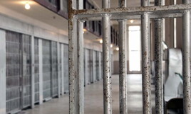 È ora di un indulto differito per salvare il carcere e la società