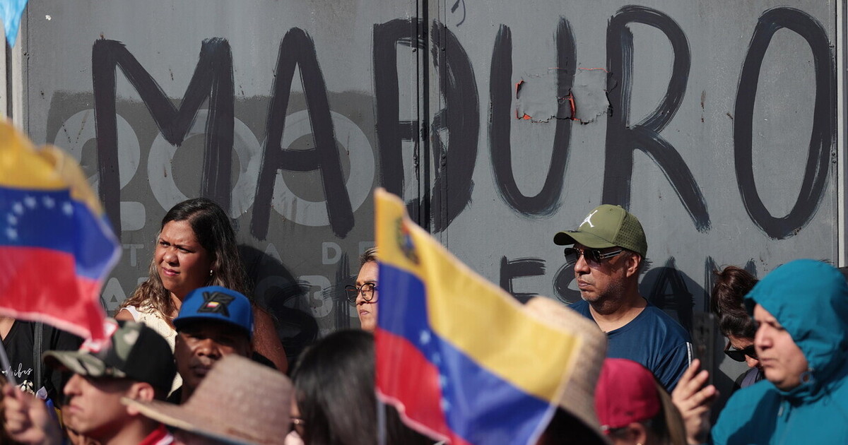 chi sono i creduloni occidentali diventati le groupie dei regimi da Ilfoglio.it chi sono i creduloni occidentali diventati le groupie dei regimi