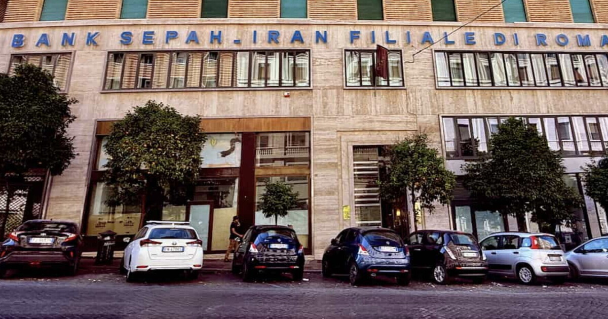 La parabola di due banche iraniane racconta un sistema finanziario al collasso
