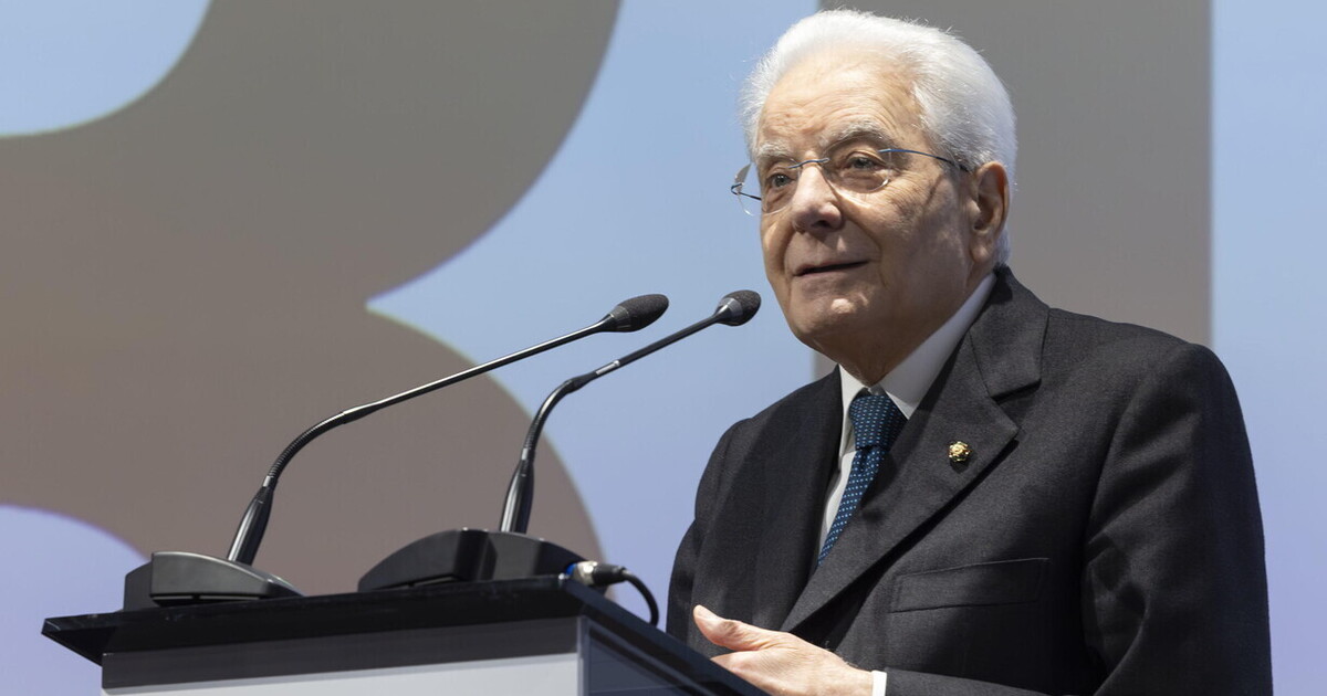 Il brindisi di Mattarella per i 30 anni del Foglio Il brindisi di Mattarella per i 30 anni del Foglio