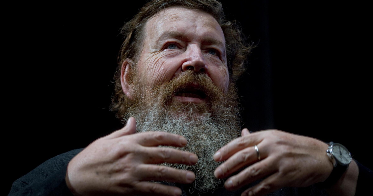 "Chiedo scusa, ho una notizia". Gli auguri di Giuliano Ferrara per i trent "Chiedo scusa, ho una notizia". Gli auguri di Giuliano Ferrara per i trent