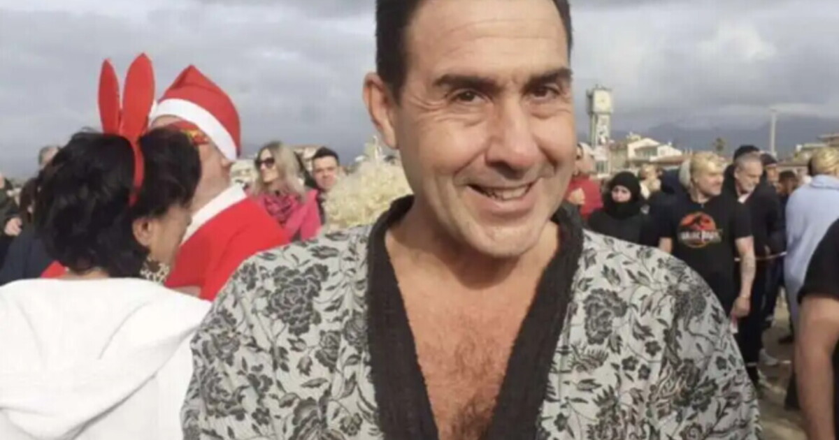 Lasciate il generale Vannacci dove sta, a casa in vestaglia Lasciate il generale Vannacci dove sta, a casa in vestaglia