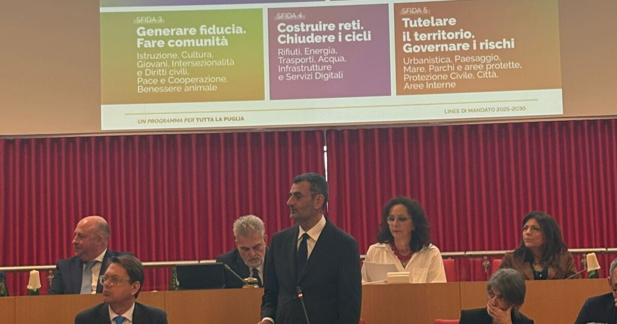 Decaro riporta in auge la slidecrazia di renziana memoria