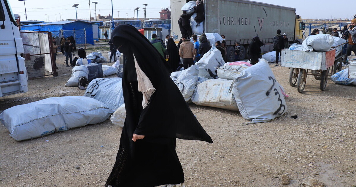 Il ritiro delle Sdf dal campo di al Hol In Siria, ora sotto il controllo di Damasco