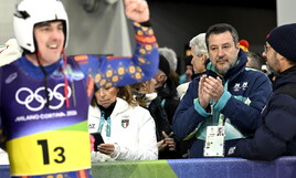 Salvini ski: sta fisso a Cortina, gli scoppia il Veneto e il baby Vergiati lo sfida