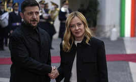 FdI in un dossier rinnova il sostegno a Kyiv. E avverte la Lega: “E’ nel programma”