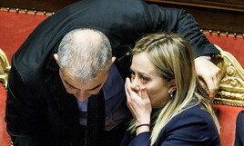 L'Arci Fazzolari: "L'Ucraina nella Ue. Il referendum? In Russia non c'è separazione della carriere. Vannacci, scelga". Il problema Orban