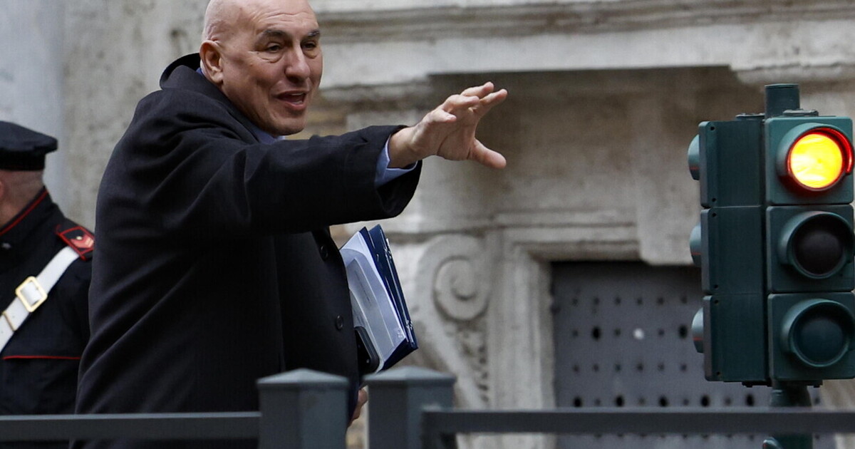 Crosetto versione tour operator: meglio ministro che agente di viaggio