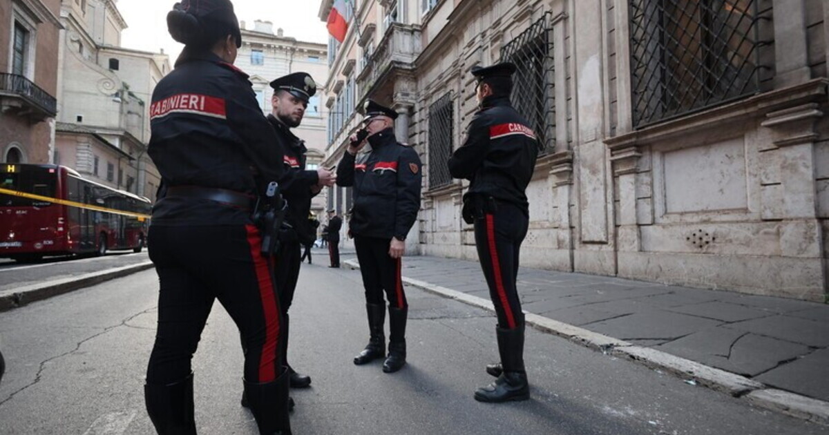 quattro falsi allarmi bomba in poche ora cosa sta succedendo a roma