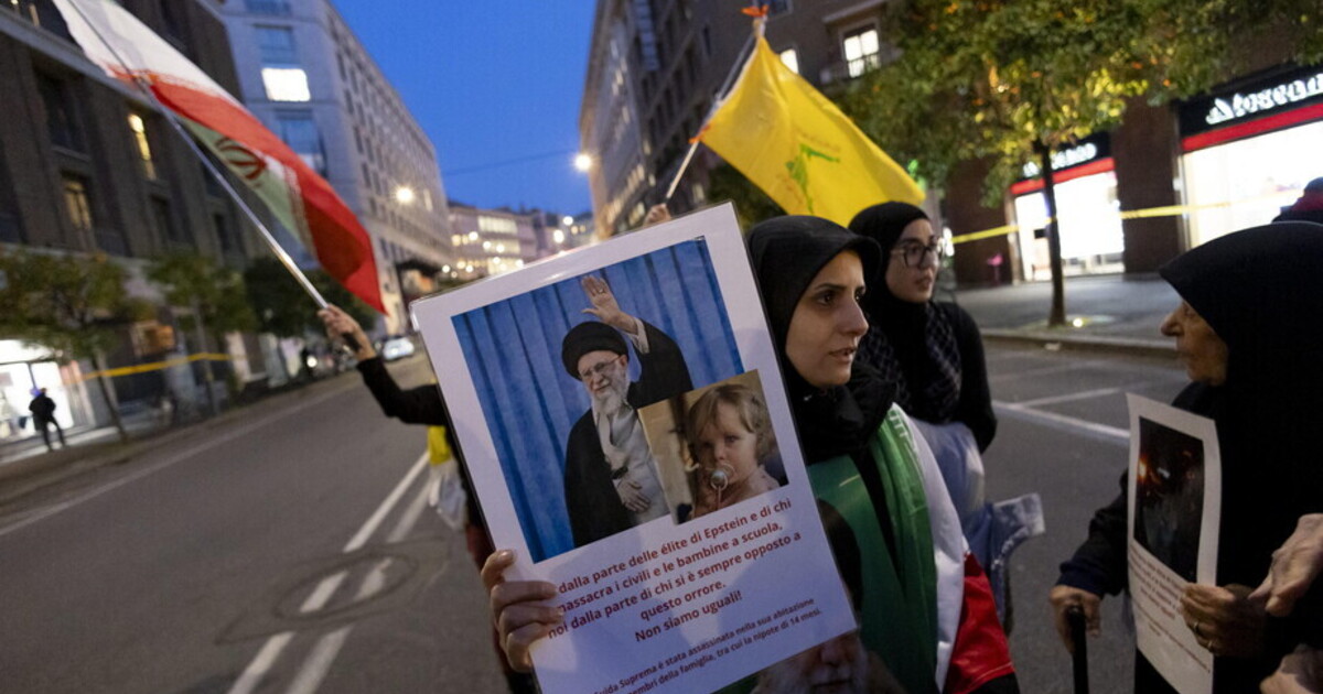 A Roma i reduci della rivoluzione islamica: la manifestazione dell A Roma i reduci della rivoluzione islamica: la manifestazione dell