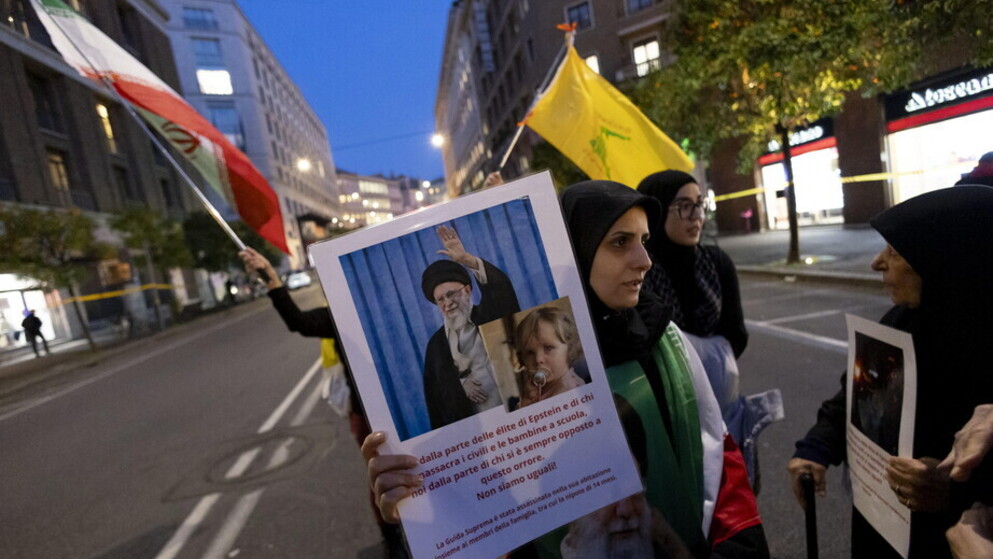 A Roma i reduci della rivoluzione islamica: alla manifestazione dell'Usb si piange Khamenei