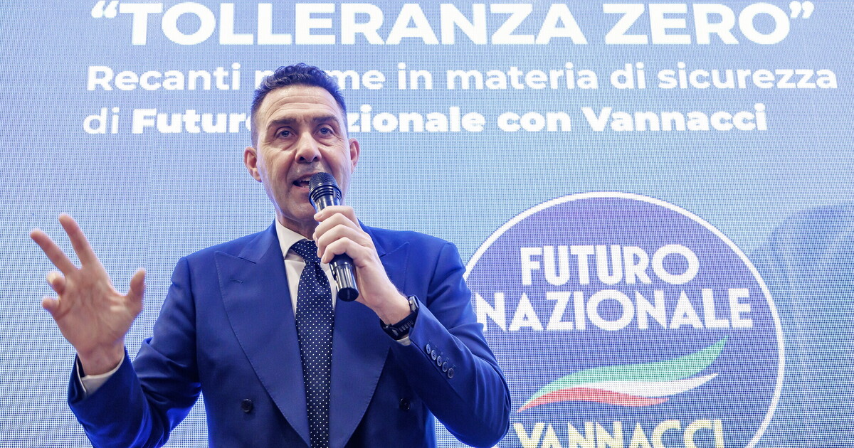 Paracadutisti su Rogoredo e biciclette sorvegliate: il futurismo nostalgico di Vannacci