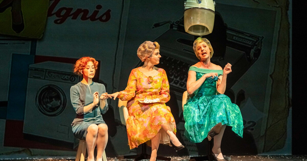 un miracolo di estetica milanese chiacchierata con il costumista gianluca sbicca e con silvia zavattini da Ilfoglio.it un miracolo di estetica milanese chiacchierata con il costumista gianluca sbicca e con silvia zavattini