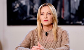 Meloni equilibrista sull'Iran: "Non condivido, né condanno”. E studia le accise mobili contro il caro benzina