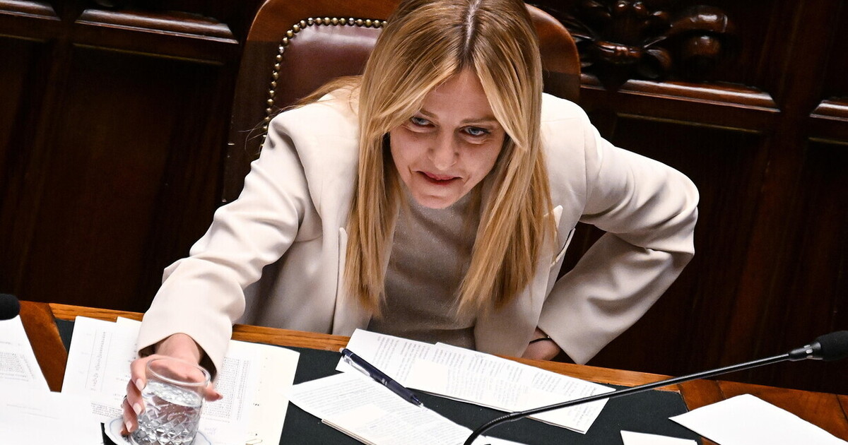 Meloni in Aula senza soluzioni sui carburanti: servono soldi. Pichetto: “No a reazioni emotive”