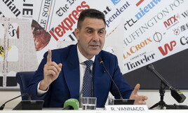 Vannacci si rifugia in teatro. "I giornali di Angelucci mi censurano”