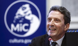 Se si può stare con la libertà dell’arte, perfino di stato, perché non darlo a vedere?