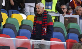 Altro che referendum, tutti allo stadio. Da Casini a D'Alema, la politica nel pallone