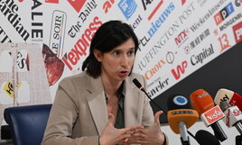 Schlein senza coperture. Le supercazzole con la stampa estera